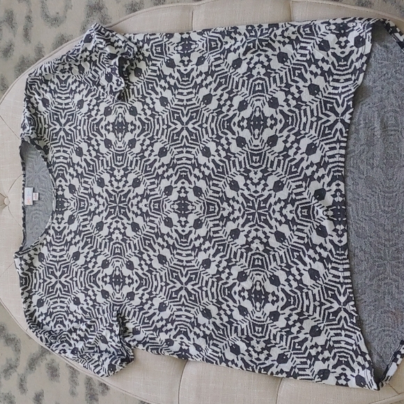 5/$25 Lularoe Irma Tunic Top Black Small - Picture 1 of 5